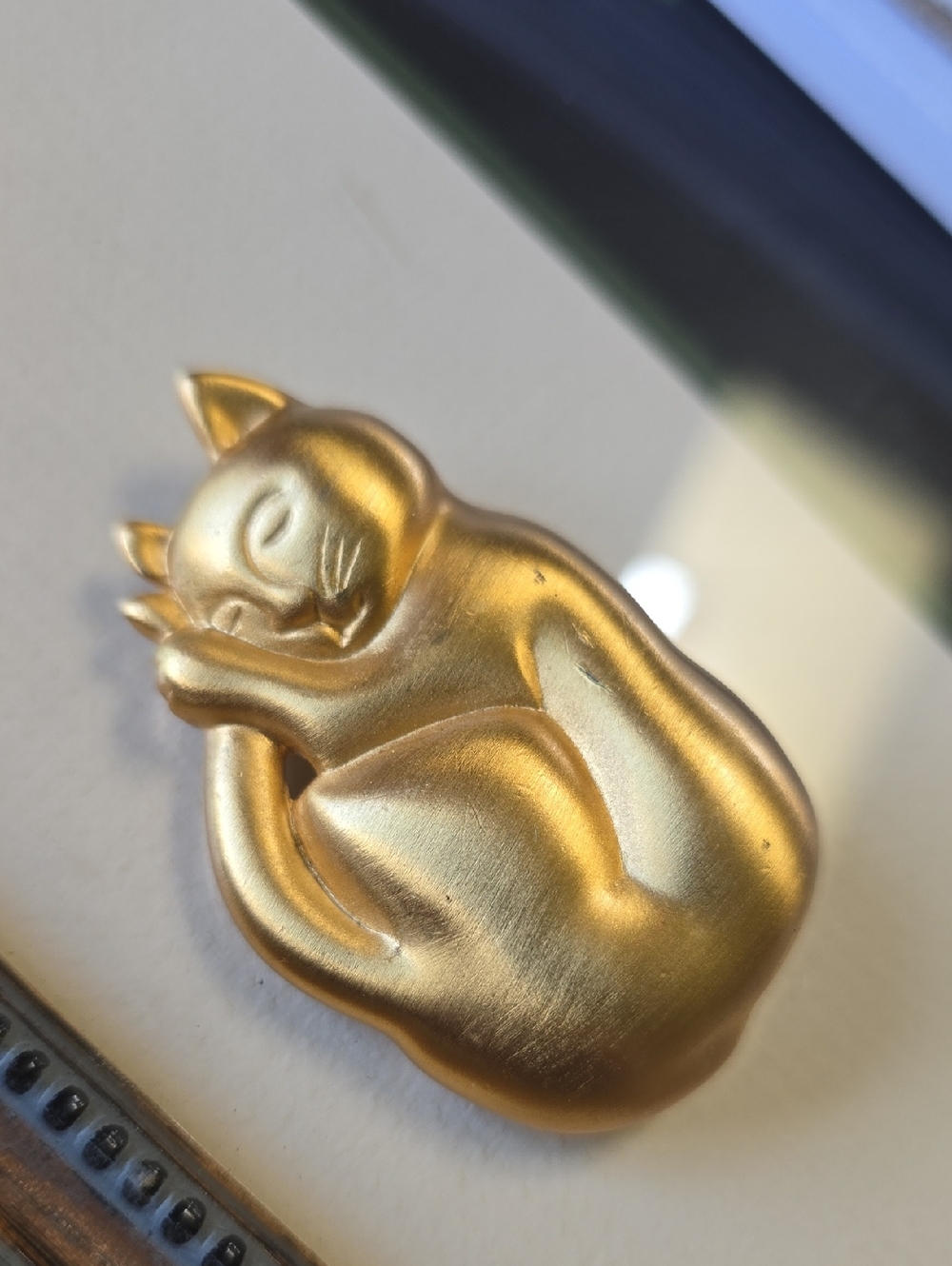 AK Anne Klein Matte Gold Vintage Sleeping Kitty Cat Pin Brooch